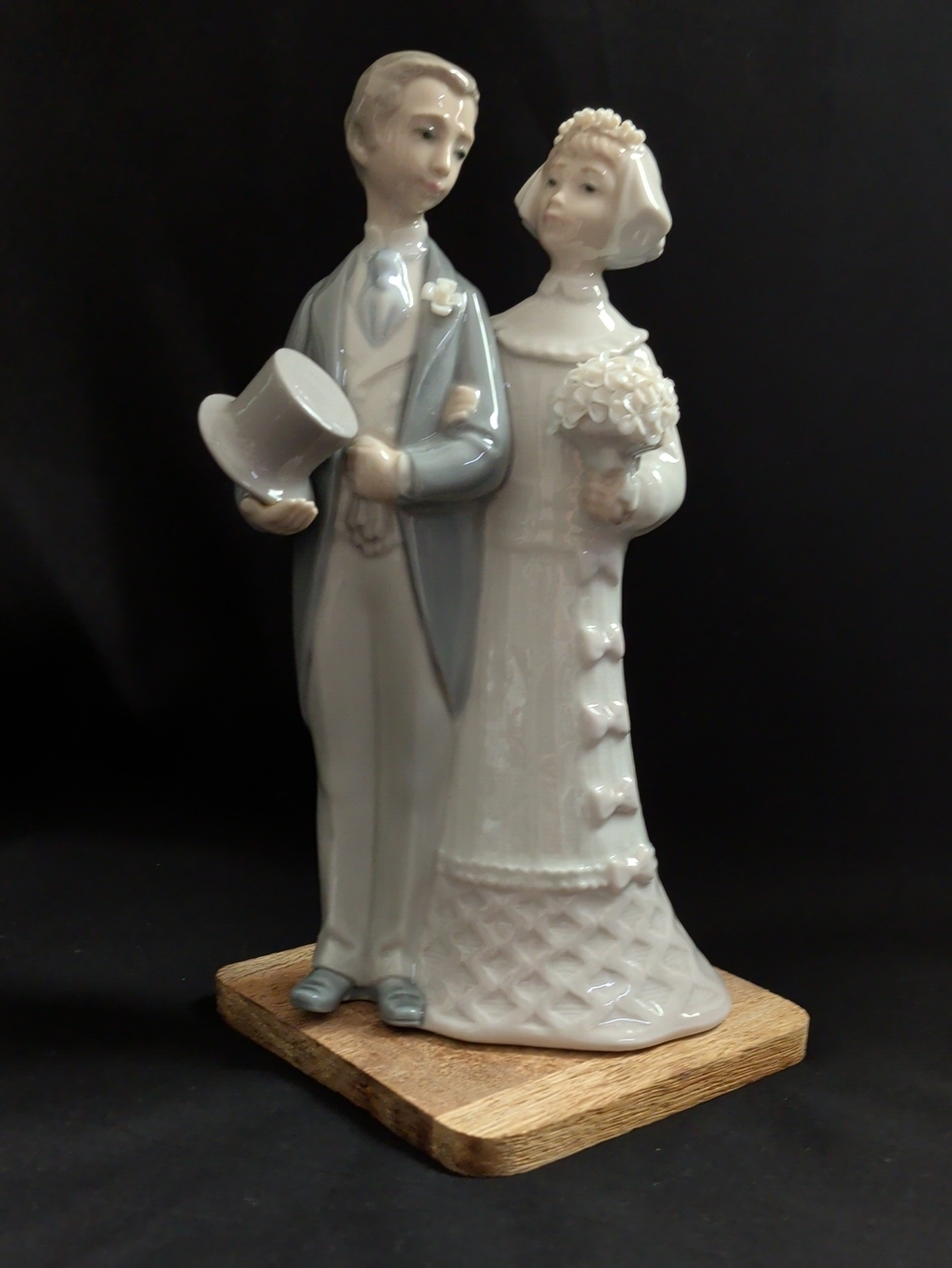 Vintage Lladro Porcelain Bride and Groom Figurine in White and Light Gray